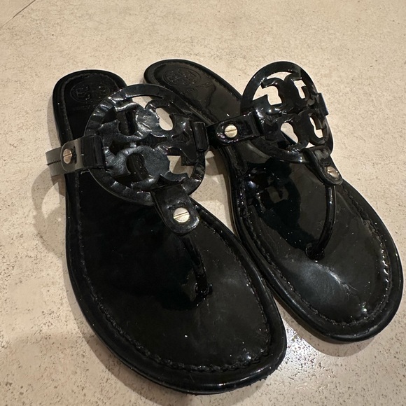 Tory Burch Miller Patent Thong Sandal - Black Patent - Picture 3 of 6